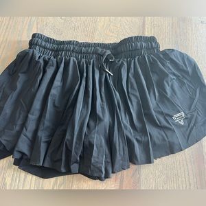 Amazon, size large, color black, Flowey shorts
